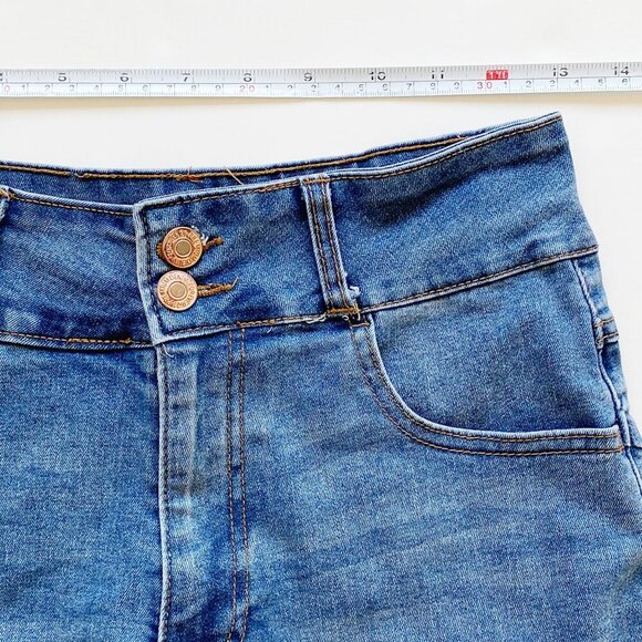 Forever 21 Womens Up Lyfter Denim Shorts 26 Cuffed Medium Wash Slimming Lifting - Picture 9 of 11